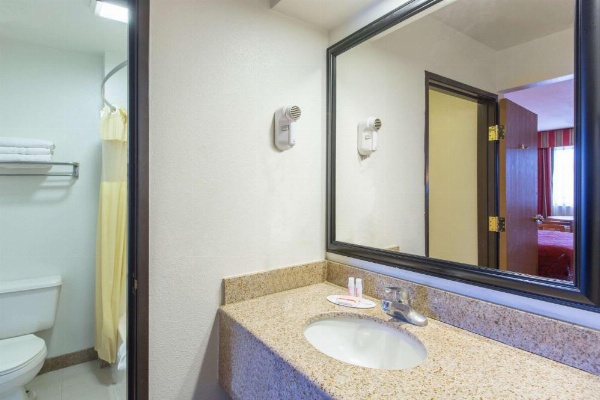 Days Inn by Wyndham Tucson Airport image 9